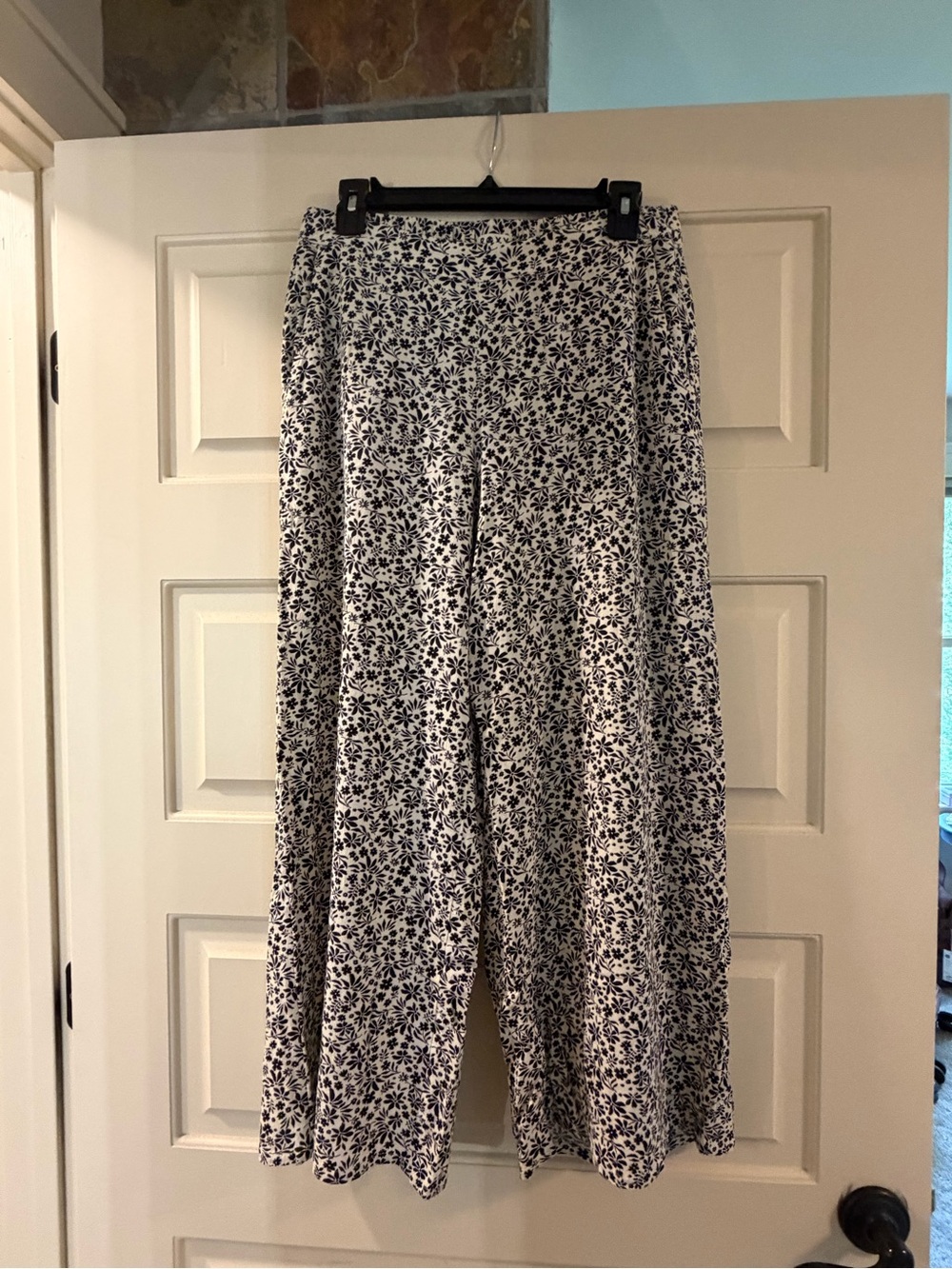 Roxy brand beach/casual (cover up) Wide-Leg lightweight Floral Pants -